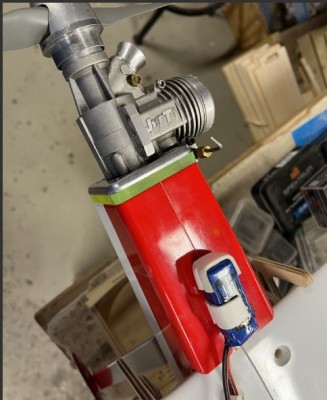 This picture shows the 1/4&quot; motor spacer and battery location.  NOTE: I also use a 1.5&quot; spinner